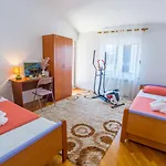 Spacious Overlooking Lejlighed *