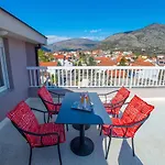 Spacious Overlooking Lejlighed Mostar