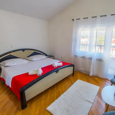 Apartman Spacious Overlooking