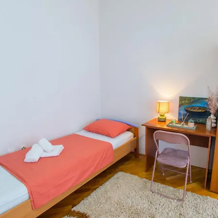 Spacious Overlooking Apartman Mostar