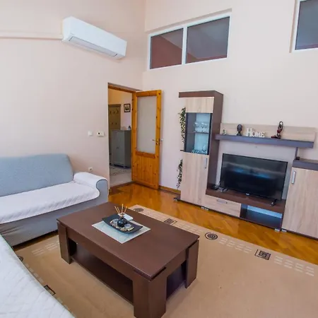 Spacious Overlooking Apartment Mostar
