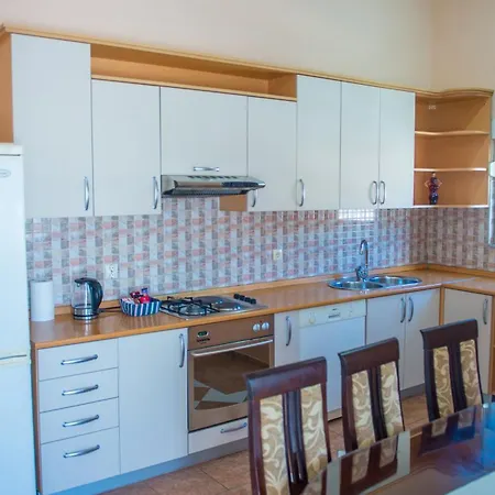 Apartman Spacious Overlooking *