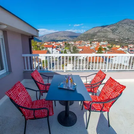 Spacious Overlooking Apartment Mostar