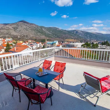 Apartment Spacious Overlooking