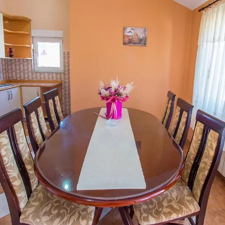 Spacious Overlooking Apartment Mostar