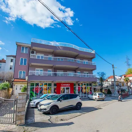Apartment Spacious Overlooking *