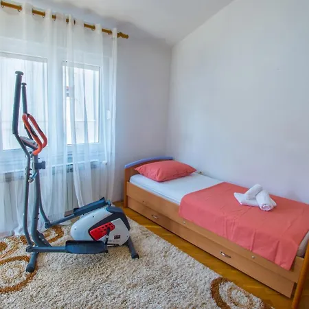 Apartman Spacious Overlooking