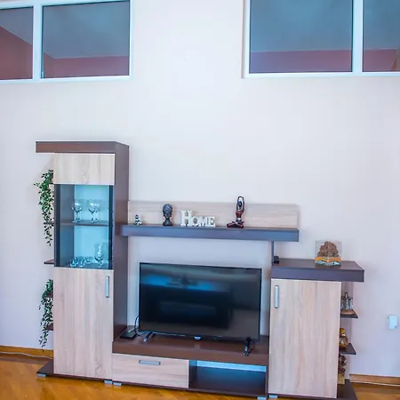 Spacious Overlooking Apartment Mostar